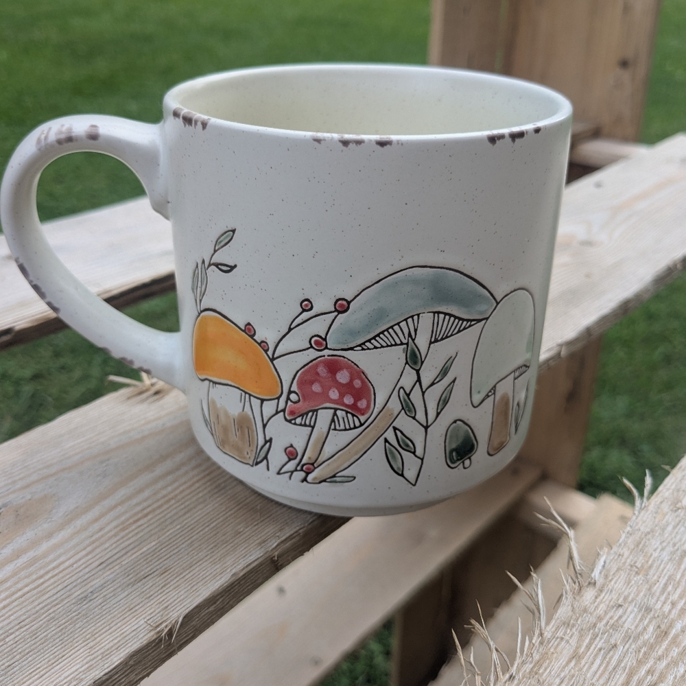 SPECTRUM DESIGNZ MOREL VALLEY 18 OZ COFFEE MUG MUSHROOM DESIGN 4" wide